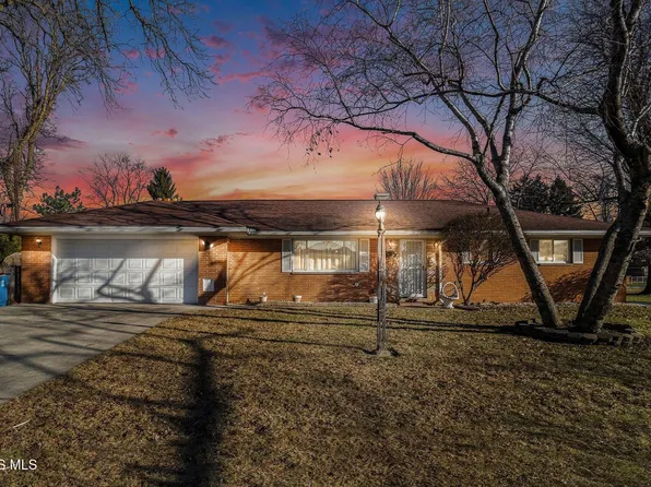 3155 Eastmoreland Dr, Oregon, OH 43616