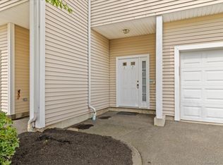2720 State St APT 17, Hamden, CT 06517