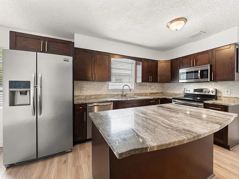 3128 W Varn Ave — Photo 7