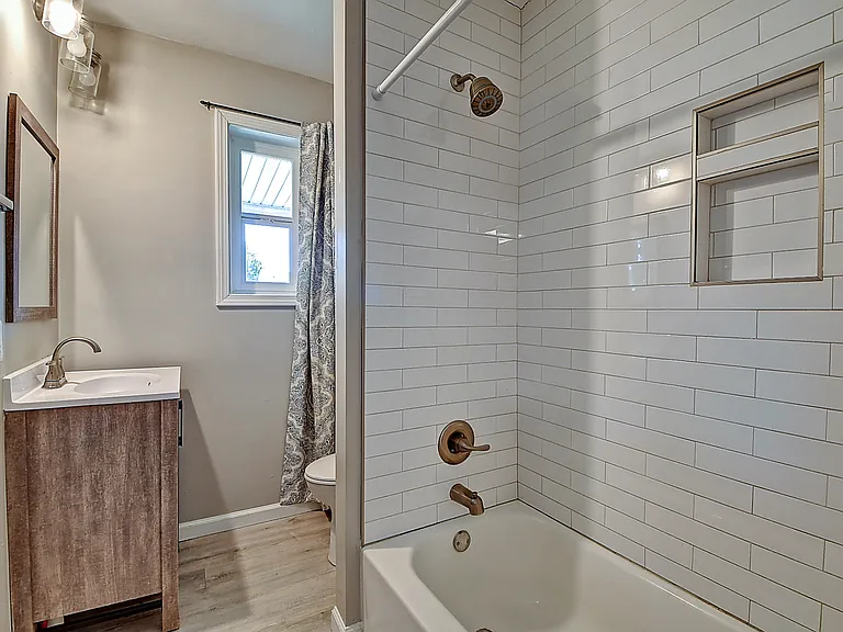 1107 Jefferson Ave #B — Photo 12
