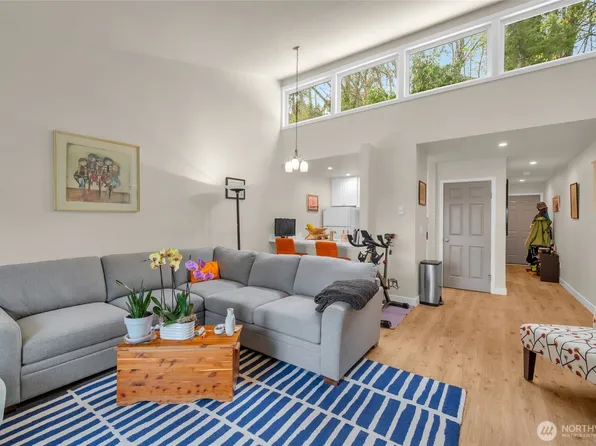 2933 76th Avenue SE #82B, Mercer Island, WA 98040