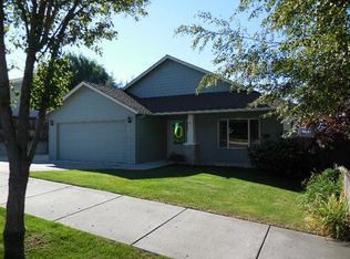 949 Crystal Dr, Eagle Pt, OR 97524