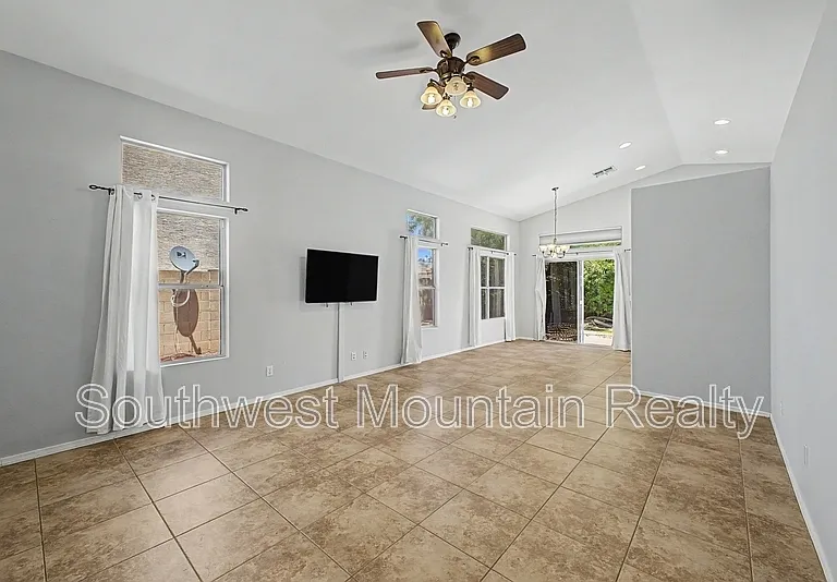 649 S Banning — Photo 9