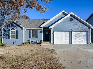 1001 SE Country Ln, Lees Summit, MO 64081