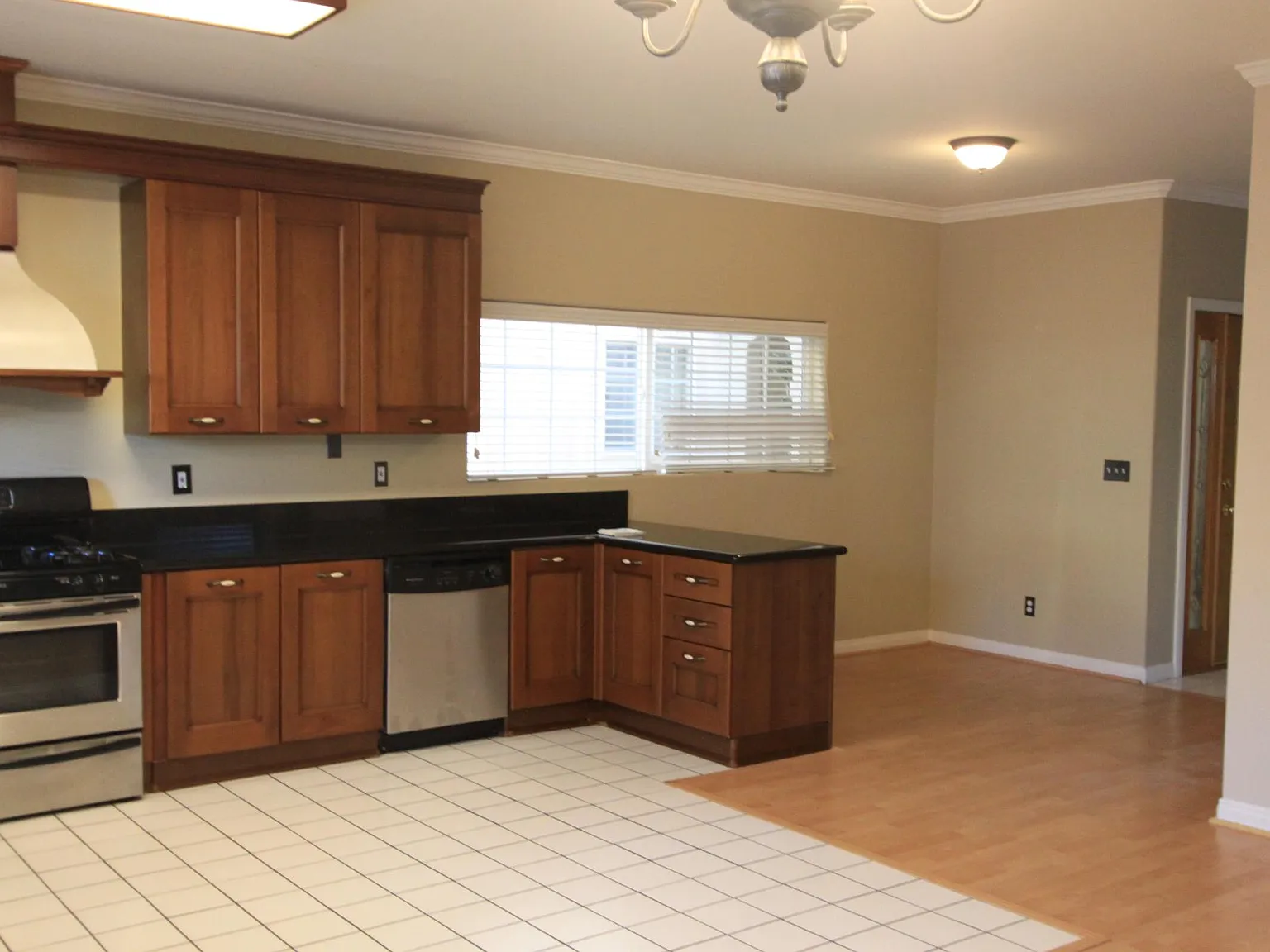 3 bed, 2.5 bath, 2127 sqft, $4,800 — Photo 4