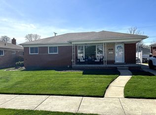 6821 N Charlesworth St, Dearborn Heights, MI 48127