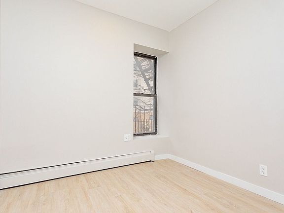 3rd image of 879 De Kalb Ave #12