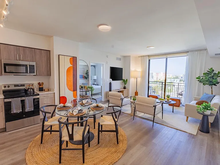 450 SW 5th St #608 — Photo 9