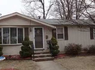 5 Clarendon St, Johnston, RI 02919