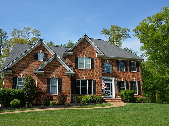 3rd image of 104 Whitley Way