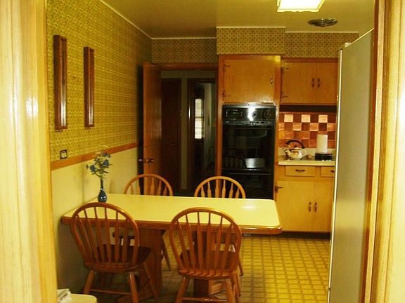 3rd image of 8115 W 124th St