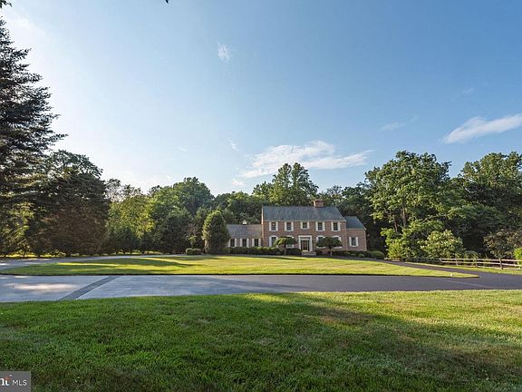 4th image of 806 Lake Windermere Ct
