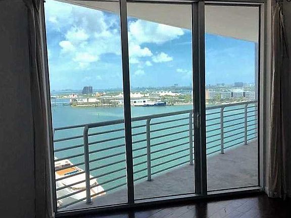 2nd image of 335 Biscayne Blvd #1810