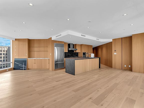 4th image of 1111 Alberni St #3202