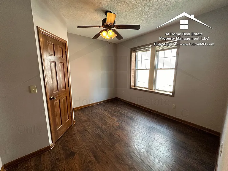 101 E 10th St #105 — Photo 17