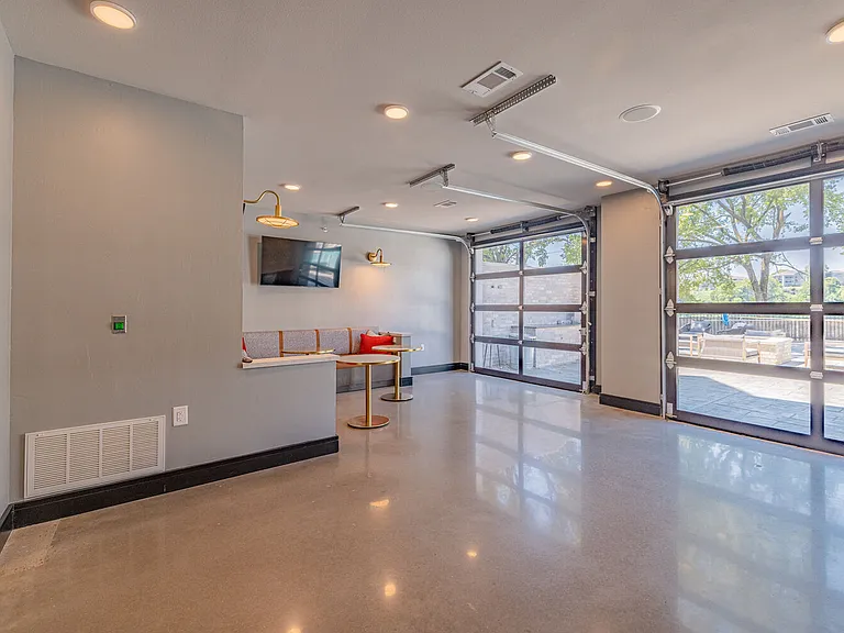 Vue on Riverfront — Photo 17