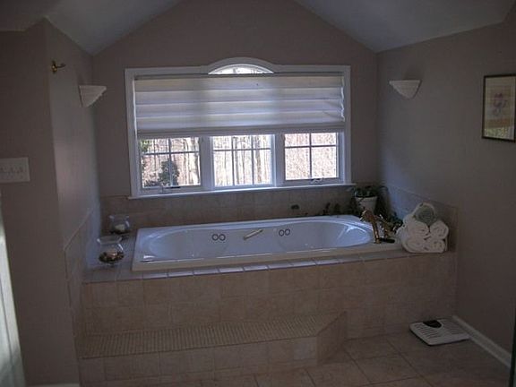 Master Bath - Jacuzzi