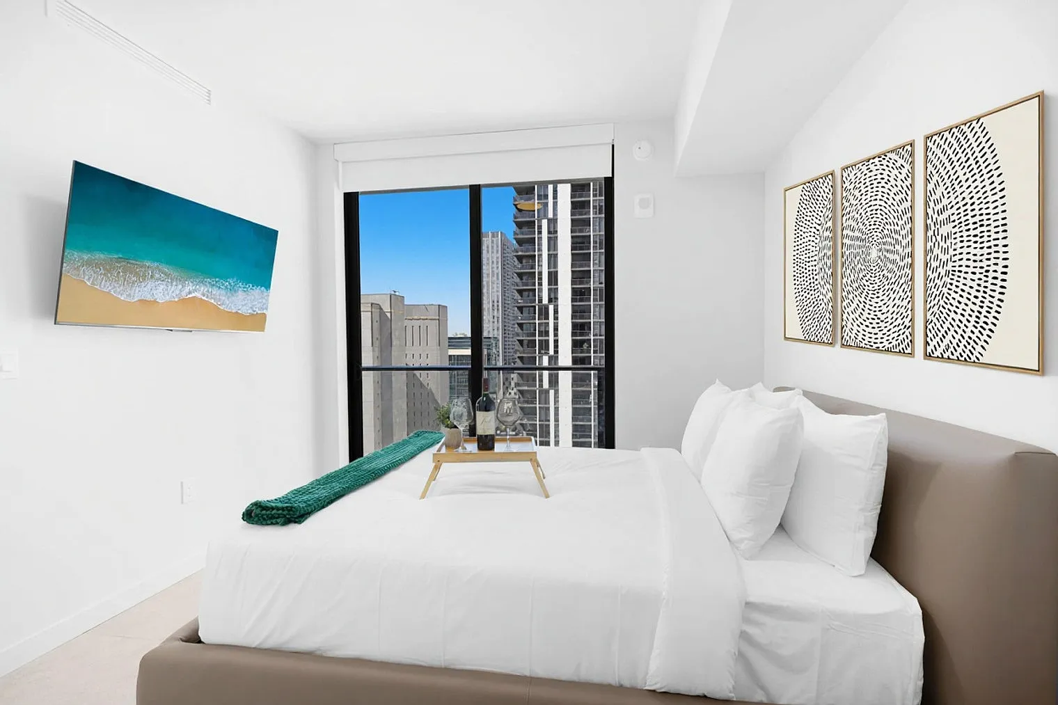 1 bed, 1.0 bath, 559 sqft, $4,145 — Photo 2