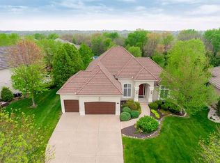 8718 Pine St, Lenexa, KS 66220