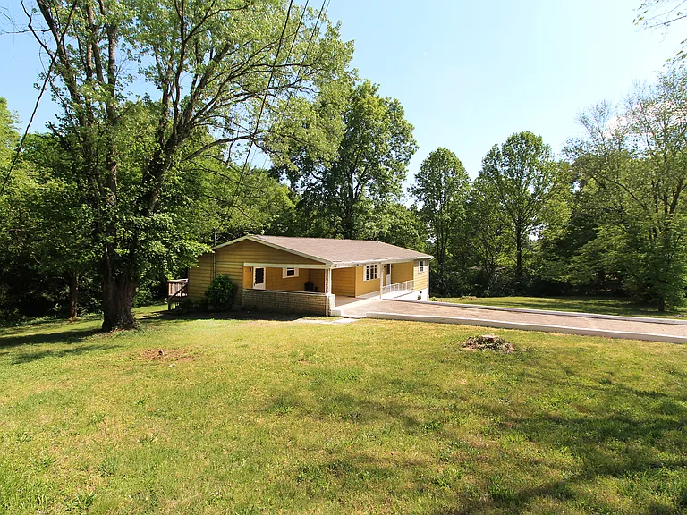 1940 Harris Rd — Photo 3