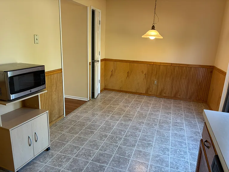 272 Lexington Rd — Photo 22
