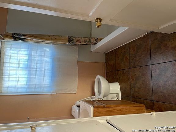 4th image of 727 Gardina St