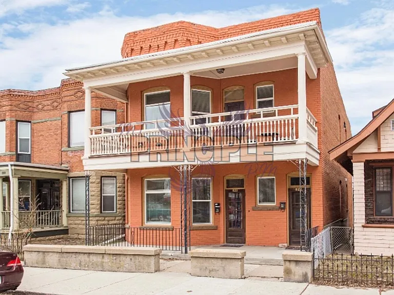 820-822 W Silver St — Photo 17