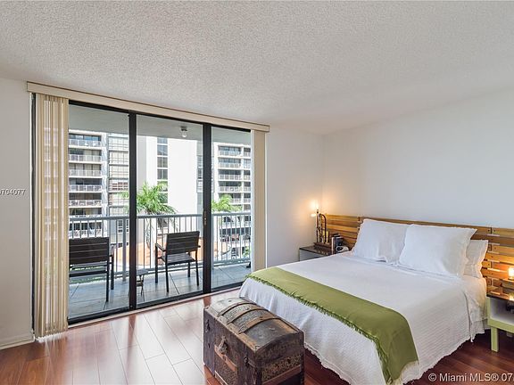 5th image of 1440 Brickell Bay Dr APT 610