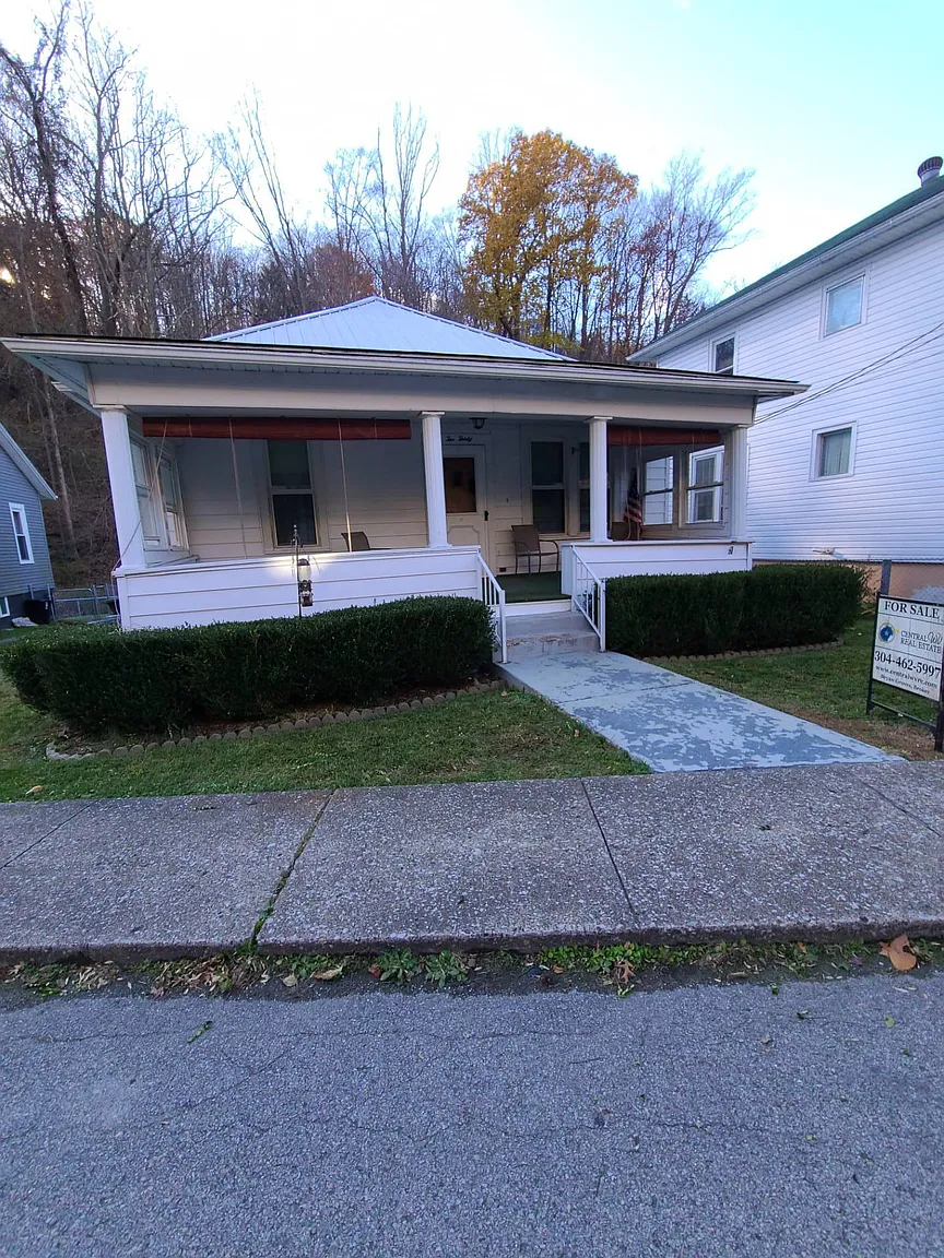 230 Cottage Ave photo 1