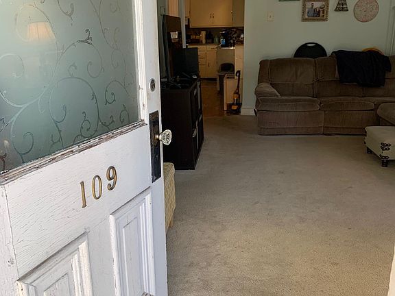 4th image of 109 E New St Unit A