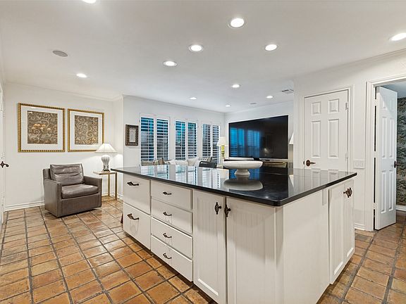 5th image of 3801 Gilbert Ave #M