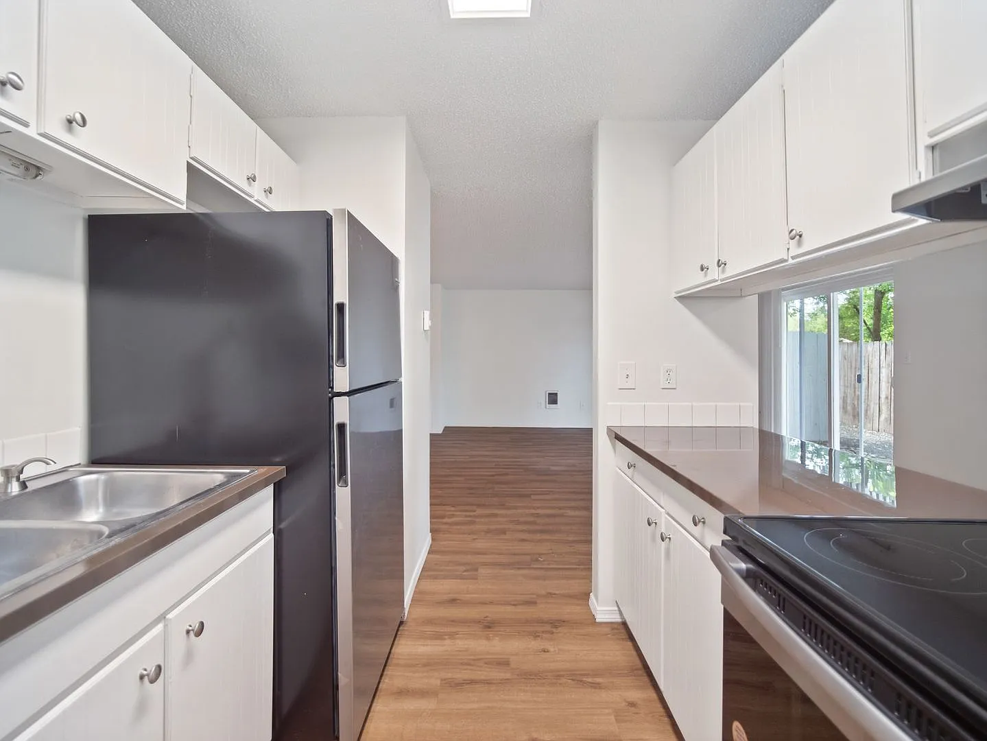 Renovated 1bd/1ba Millwood Apartment | A/C | Covered Parking | Pet Friendly | Avail 9/1/26 — Photo 2