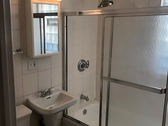 4th image of 1455 N Washtenaw Ave APT 2F
