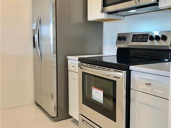4th image of 2 Plantation Dr APT 105