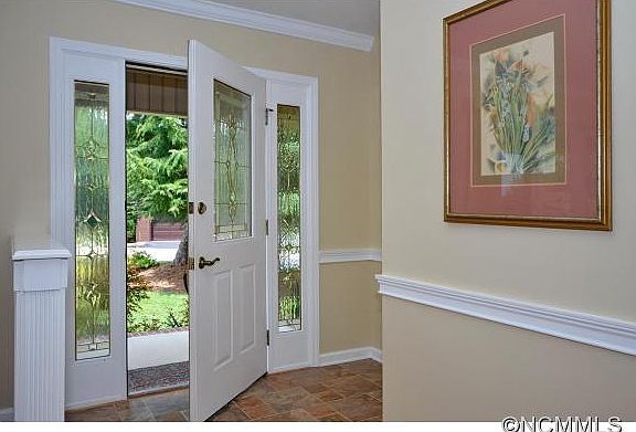 5th image of 303 Windy Knoll Dr