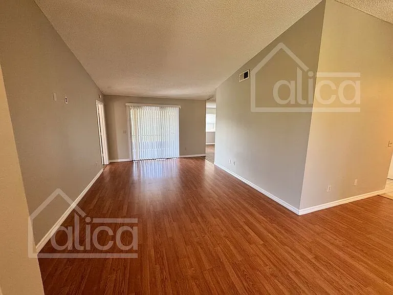 1147 Manitoba St — Photo 15