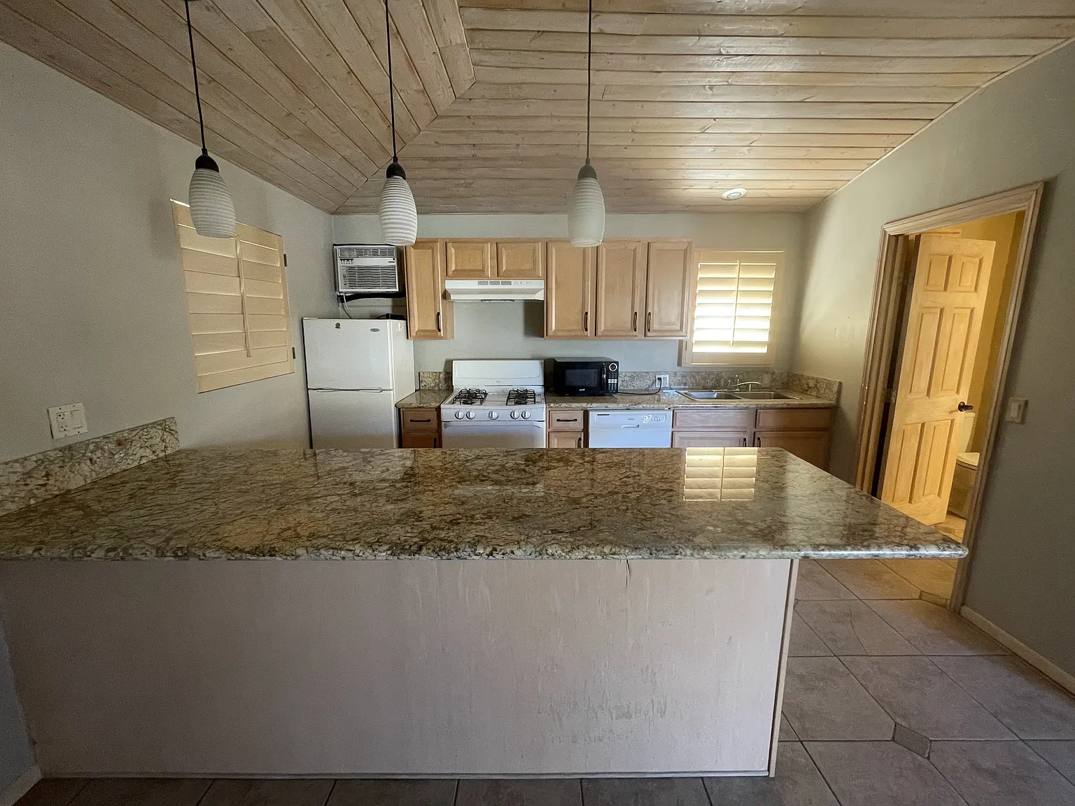 Studio, 600 sqft, $1,800 — Photo 2