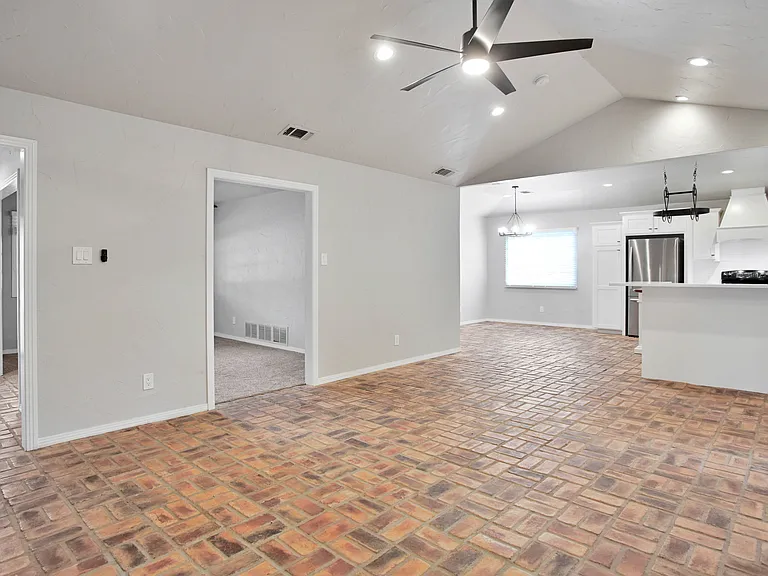 3811 63rd Dr — Photo 8