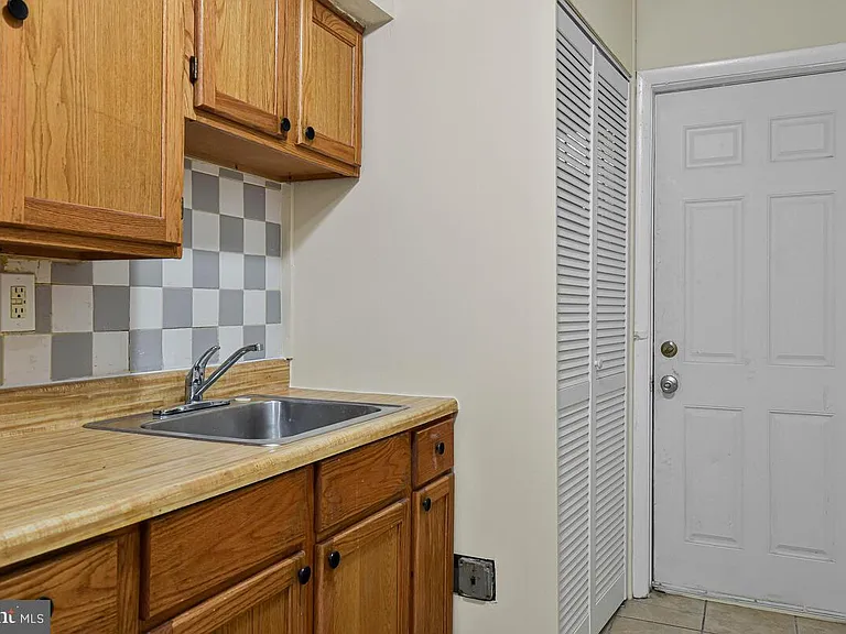 3427 B St SE #4 — Photo 12