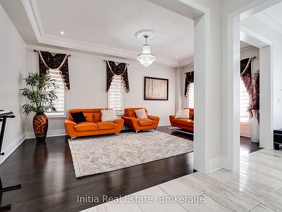 4th image of 12 Erintown Cres S