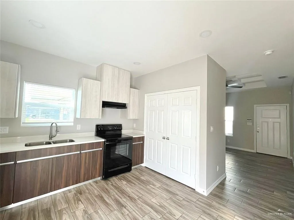 Building Photo - 1004 W Kohala Ave #2