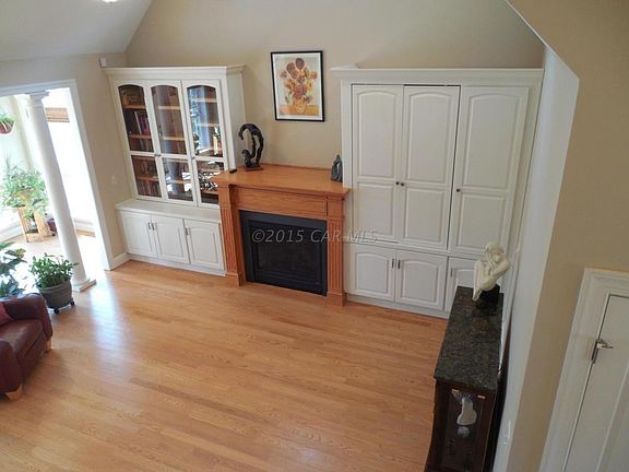 Custom Built In Cabinets