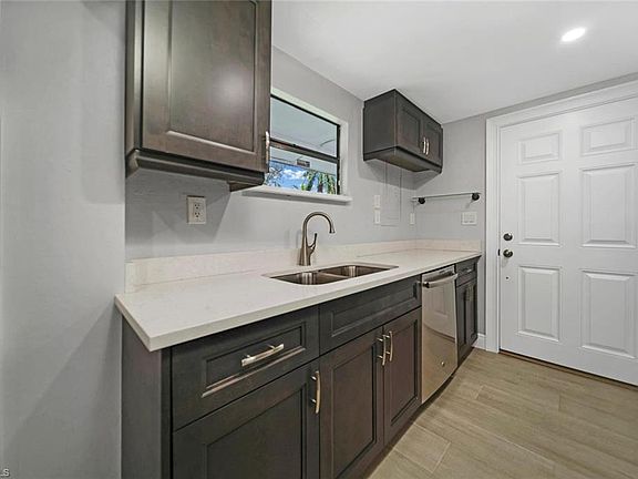 4th image of 1315 5th Ave N