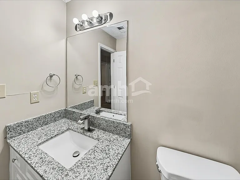 48 Cambridge Ct — Photo 15