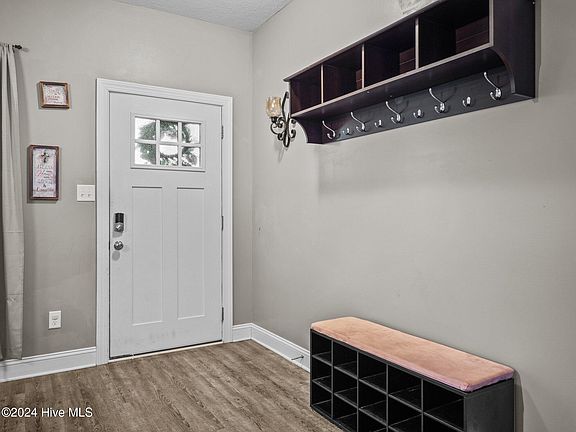 5th image of 266 Wood House Drive