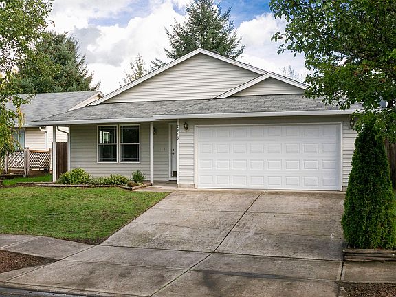 3rd image of 2915 NE Delancey Ct