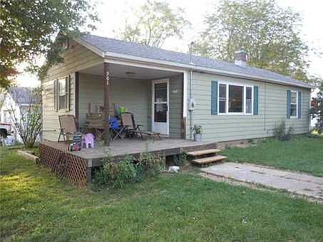 2nd image of 901 2nd St