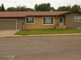 831 9th Ave W, Dickinson, ND 58601