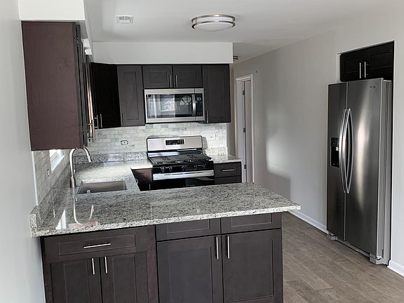 4th image of 2815 W Summerdale Ave #2