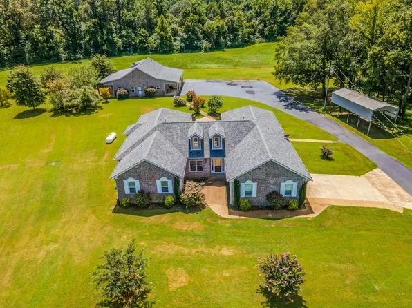 1215 Beaver Creek Dr, Mason, TN 38049